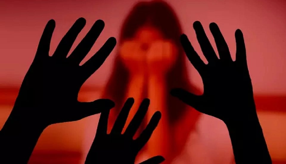 பொதுக்கழிப்பறையில் சிறுமிக்கு பாலியல் வன்கொடுமை.. 3 சிறுவர்கள் செய்த கொடூரம்.. மும்பையில் அதிர்ச்சி ! 