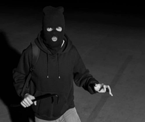 'நான் உங்கள் விருந்தாளி'..  இனிப்பு கடையில் கொள்ளை: உரிமையாளருக்கு  கடிதம் எழுதிச் சென்ற திருடன்!