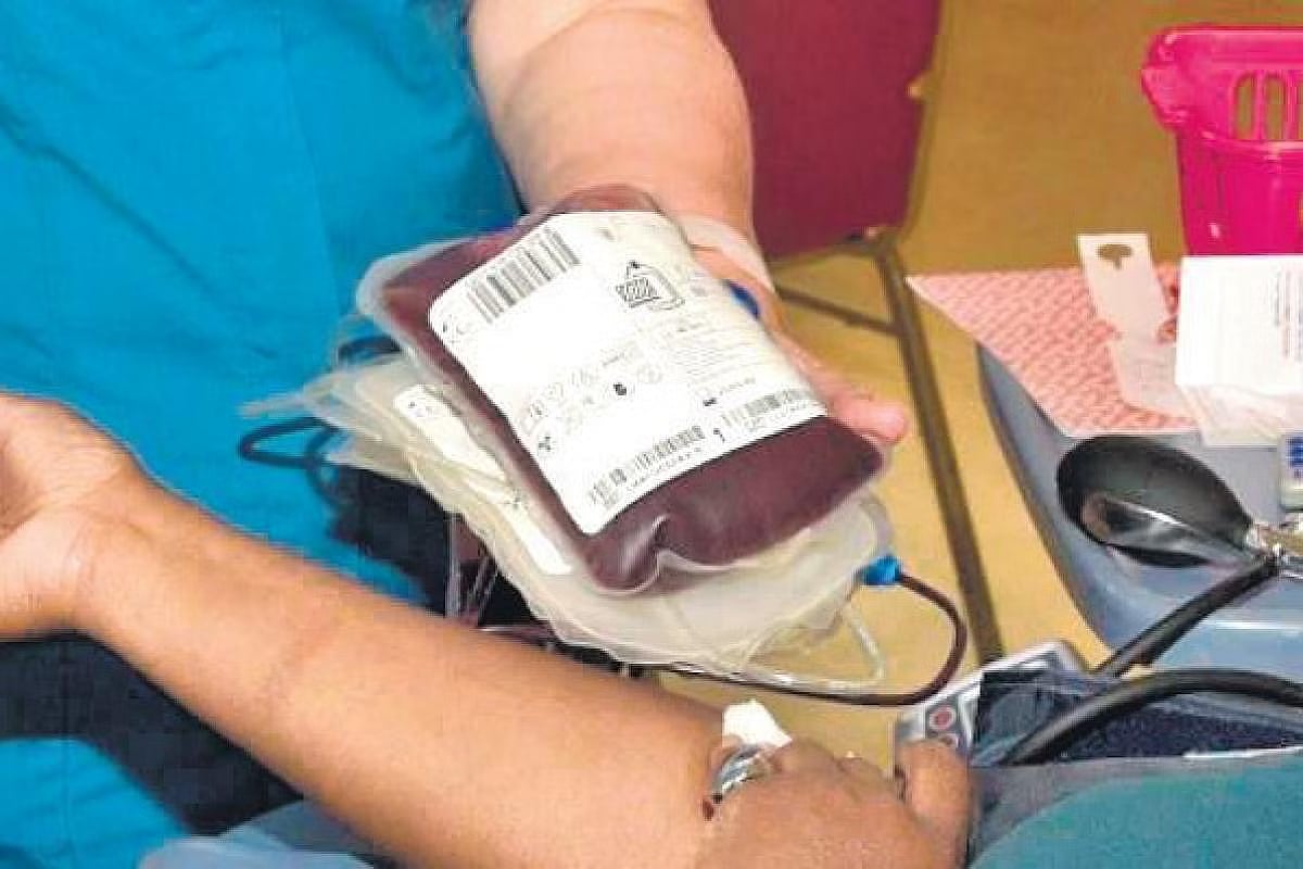 டெங்குவால் பாதிக்கப்பட்ட சிறுமி: அரிய வகை ரத்தம் கொடுத்து காப்பாற்றிய புதுவை திமுக MLA -குவியும் பாராட்டு