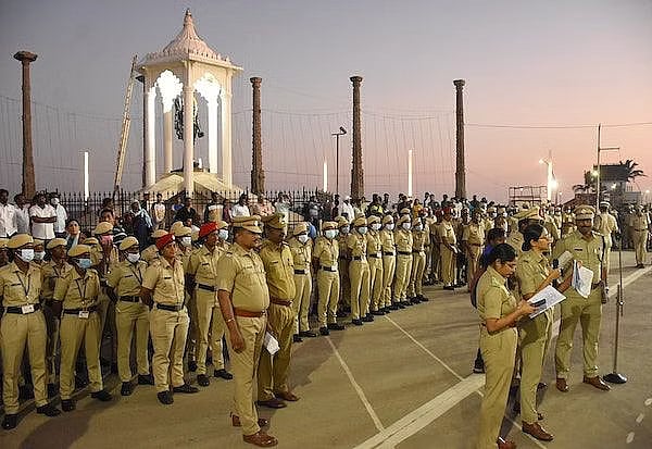 விபத்தில்லா பாதுகாப்பான புத்தாண்டு.. சென்னை காவல்துறைக்கு குவியும் பாராட்டு !