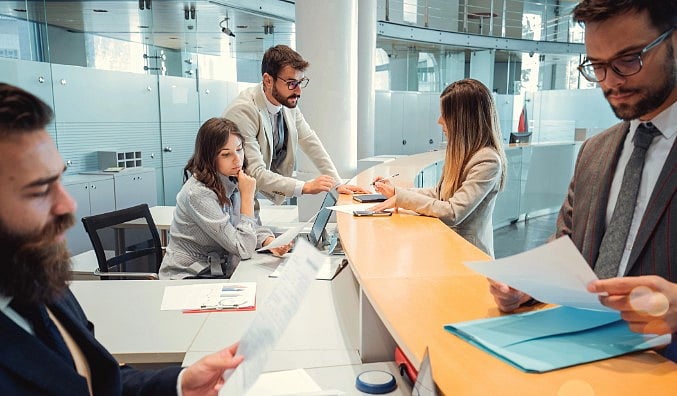 மீட்டிங் வரச்சொல்லி 3000 பேரை வேலையை விட்டுத் தூக்கிய Goldman Sachs நிறுவனம்: தினம் ஒரு layoffs!