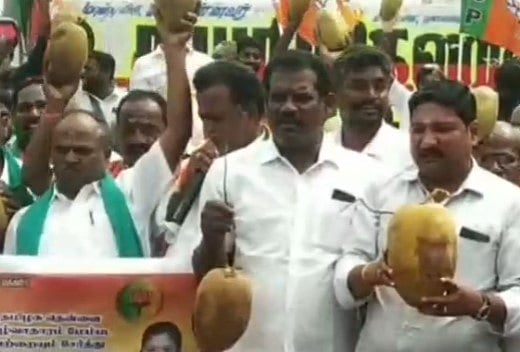 தேங்காயா? இளநீரா?... பாவம் அவங்களே குழம்பிட்டாங்க:  பா.ஜ.க நடத்திய ஆர்ப்பாட்டத்தால் எழுந்த சிரிப்பலை!