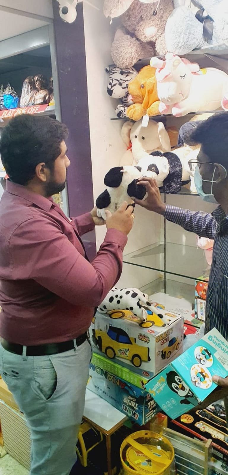 போலி ISI முத்திரைகளுடன் பொம்மைகள் விற்பனை.. சென்னை ஏர்போர்ட்டில் நடந்த திடீர் ரெய்டு : என்ன காரணம் ?