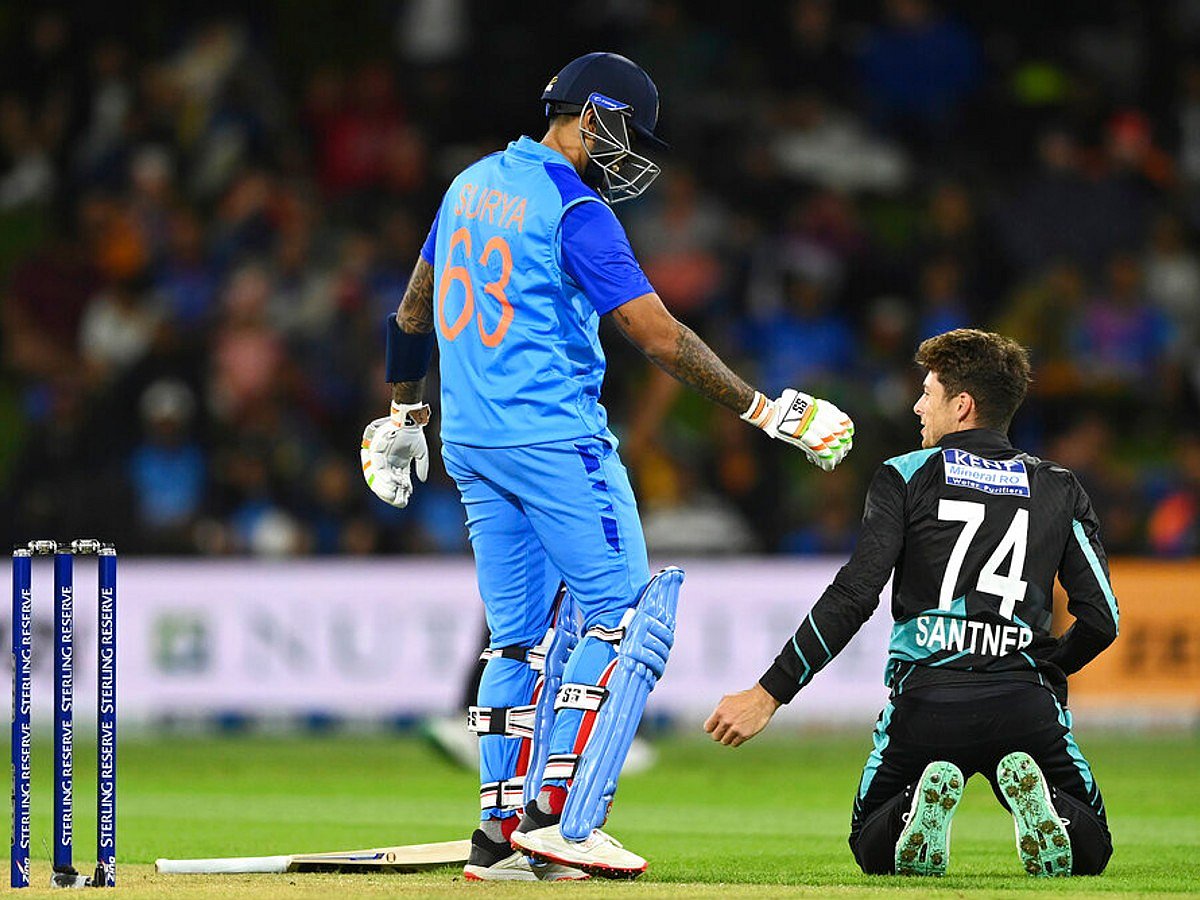 360 டிகிரி வீரருக்கே இந்த நிலைமையா ? -சூரியகுமார் யாதவை முற்றிலுமாக முடக்கிய நியூஸிலாந்து வீரர் !