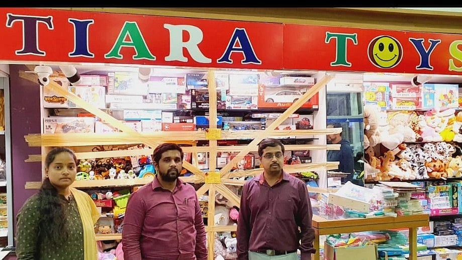 போலி ISI முத்திரைகளுடன் பொம்மைகள் விற்பனை.. சென்னை ஏர்போர்ட்டில் நடந்த திடீர் ரெய்டு : என்ன காரணம் ?