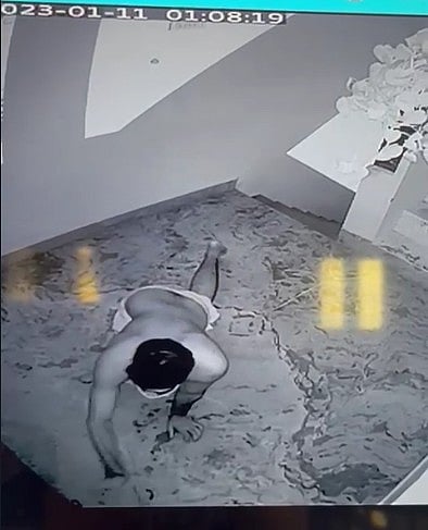 அரை நிர்வாணத்தில் திருட்டு.. காலணிகளை திருடி சந்தையில் விற்ற வட மாநில இளைஞர்கள் உட்பட 3 பேர் கைது !