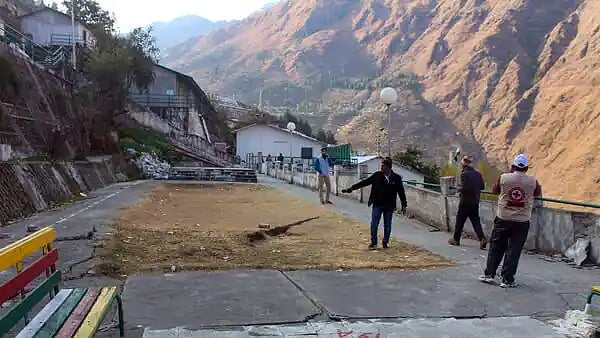 உத்தராகண்ட்டின் இந்த நகரம் முழுவதும் மண்ணில் புதையக்கூடும்.. இஸ்ரோ ஆய்வில் அதிர்ச்சி தகவல் ! 