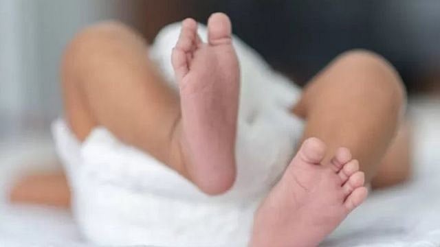 மனைவிக்கு பிறந்த இரட்டை குழந்தைகள்.. அதிர்ச்சியில் தற்கொலை செய்துகொண்ட கணவர்.. ம.பி-யில் கொடூரம் !