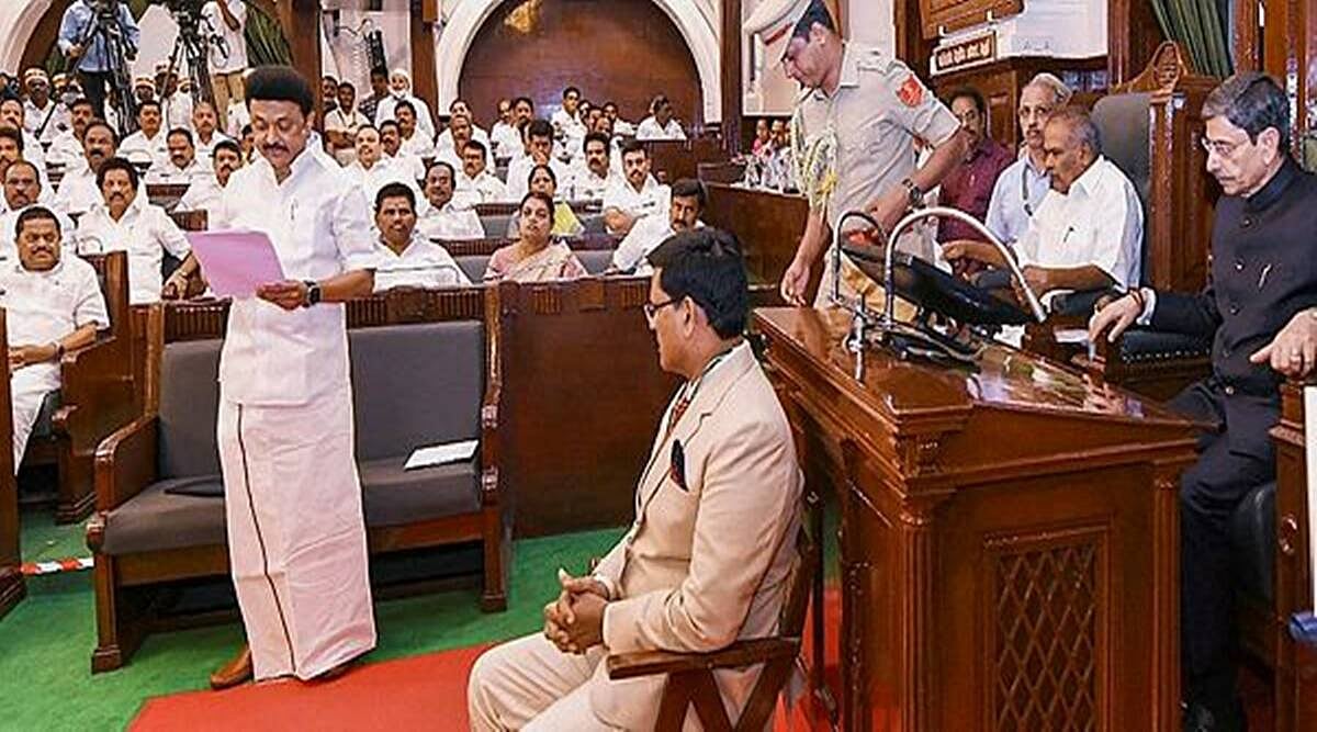 ‘இது தமிழ்நாடு ரவி.. இங்க உங்க வேலைய காட்ட முடியாது’ : தமிழ்நாடு அரசியலை பேசிய துணிவு பட வசனம் !