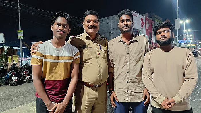 அலைமோதிய கூட்டம்.. கால் முறிந்து கிடந்த அஜித் ரசிகர் - ஓடிப்போய் காப்பாற்றிய விஜய் ரசிகர்கள்.. நெகிழ்ச்சி