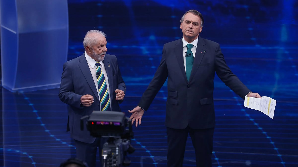 தேர்தல் முடிவை ஏற்கமுடியாது.. நாடாளுமன்றத்தில் நுழைந்த போராட்டக்காரர்கள்.. போர்க்களமாக பிரேசில் !