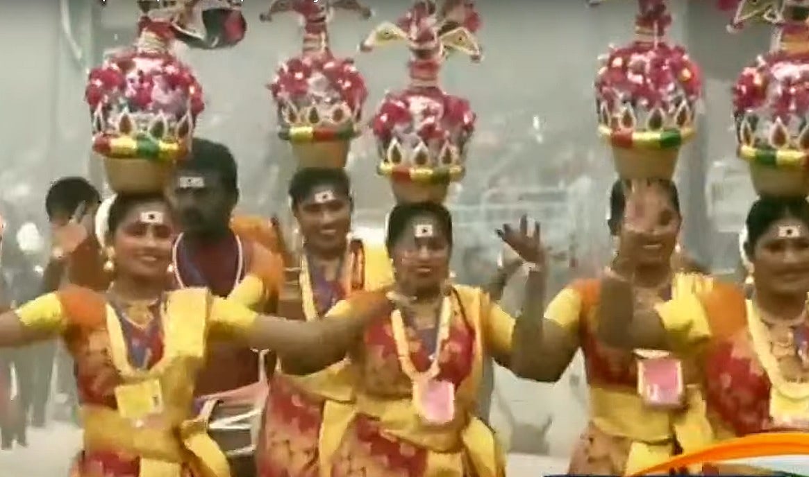 டெல்லியில் குடியரசு தினம்: தமிழ்நாடு அலங்கார ஊர்தியில் இடம்பெற்ற முக்கிய பெண்கள்.. சிறப்பம்சங்கள் என்ன?