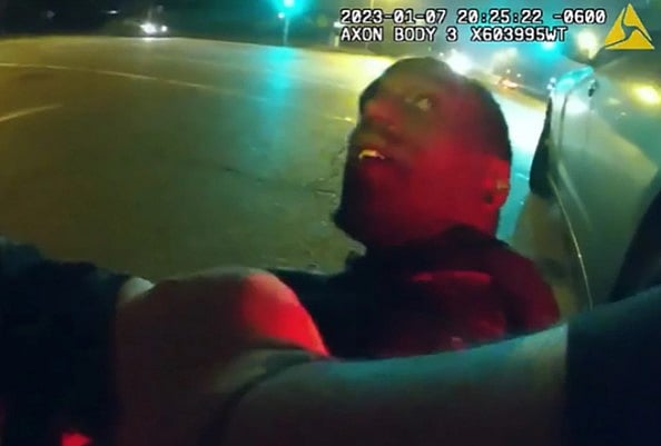 மீண்டும் ஒரு ஜார்ஜ் பிளாய்ட்.. போலிஸார் தாக்கியதில் கறுப்பின இளைஞர் பலி: அமெரிக்காவில் தொடரும் அராஜகம்!