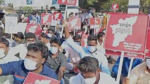 ”தமிழ்நாட்டை விட்டு  வெளியேறு வெளியேறு”.. ஆளுநர் ஆர்.என்.ரவிக்கு எதிராக வெகுண்டெழுந்த மாணவர்கள்!