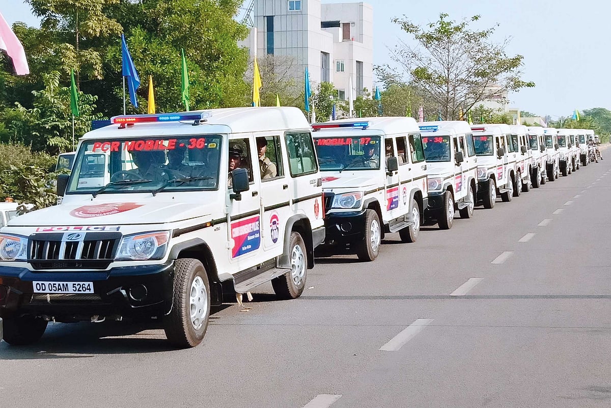 காரில் கத்தியோடு துரத்திய கும்பல்.. பெண் காவலருக்கு பகிரங்க கொலை மிரட்டல்.. ஒடிசாவில் பரபரப்பு !