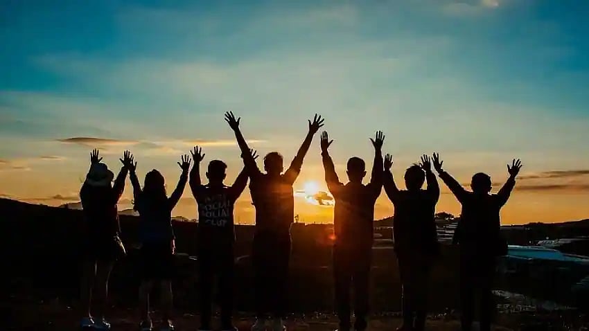 நட்பில் இல்லாத பிரச்சனைகள் ஏன் காதலில் ஏற்படுகிறது? இரண்டுக்கும் இருக்கும் வித்தியாசம் என்ன ? 