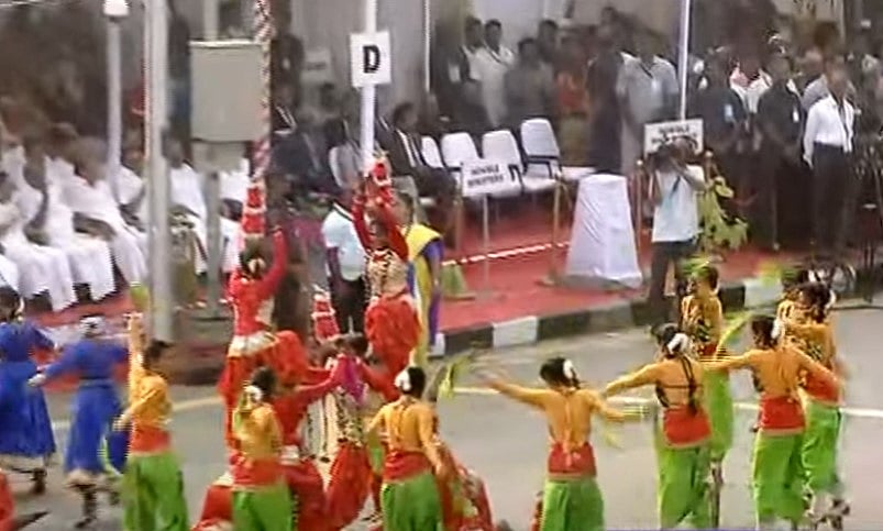 74-வது குடியரசு தினம்.. சென்னை மெரினாவில் தேசியக் கொடியை ஏற்றிவைத்தார் தமிழ்நாடு ஆளுநர் ஆர்.என்.ரவி!