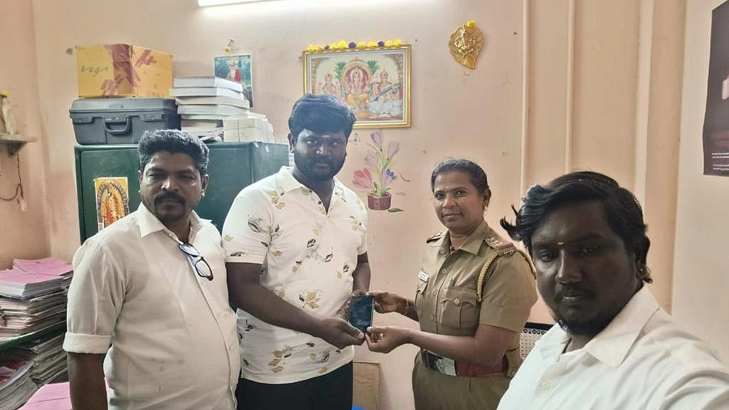 படப்பிடிப்பில் காணாமல் போன சின்னத்திரை நடிகரின் செல்போன்.. 24 மணி நேரத்தில் மீட்டுக் கொடுத்த போலிஸ்! 