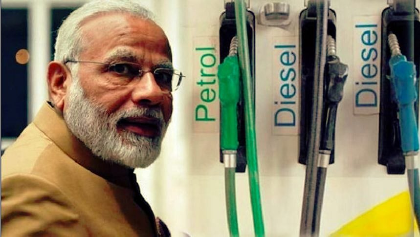 தொடர்ந்து சரியும் கச்சா எண்ணெய் விலை.. விலை குறைக்காமல் லிட்டருக்கு ரூ.10 லாபம் பார்க்கும் ஒன்றிய அரசு !