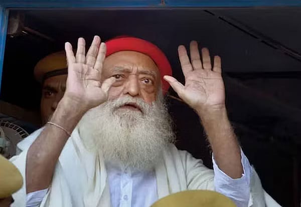 சீடருக்கு தொடர் பாலியல் தொல்லை.. 10 ஆண்டுகளுக்கு பிறகு குஜராத் சாமியார் ஆசாராம் பாபுவுக்கு ஆயுள் தண்டனை !