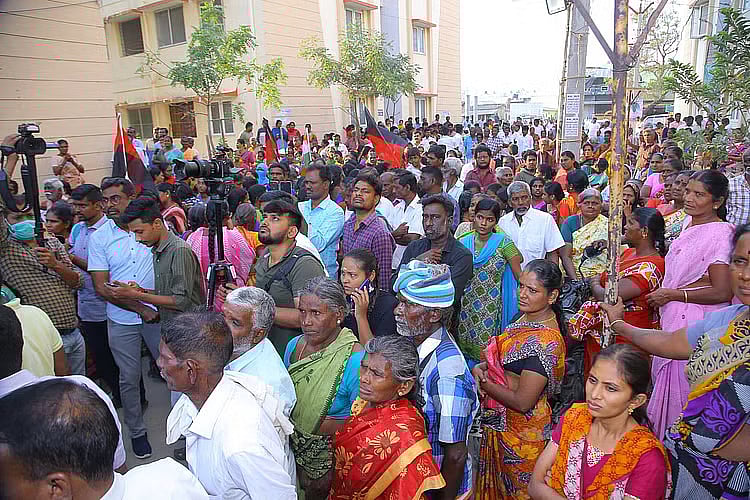 ‘வந்தேறிகள்..’ வார்த்தையை விட்ட சீமான்.. பாய்ந்த வன்கொடுமை தடுப்பு சட்டம்.. போலிசார் அதிரடி !
