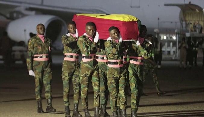 துருக்கி நிலநடுக்கத்தில் சிக்கி உயிரிழந்த பிரபல கால்பந்து வீரர்.. தேசியக்கொடி போர்த்தப்பட்டு மரியாதை !