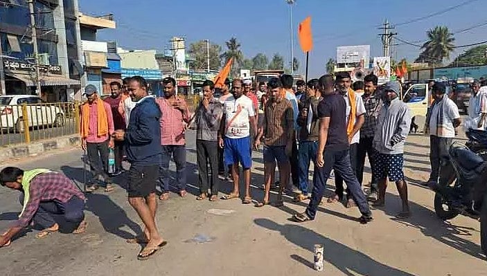 என்னடா இப்படி இறங்கிட்டீங்க.. திருமணத்திற்குப் பெண் வேண்டி 105 கி.மீ பாதயாத்திரை தொடங்கிய 90S கிட்ஸ்கள்!