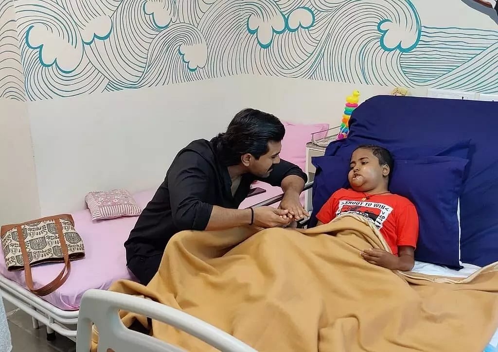 வாழ்வின் இறுதி நேரத்தில் இருக்கும் சிறுவன்.. நேரில் சென்று ராம் சரண் செய்த செயல்.. குவியும் பாராட்டுகள்!