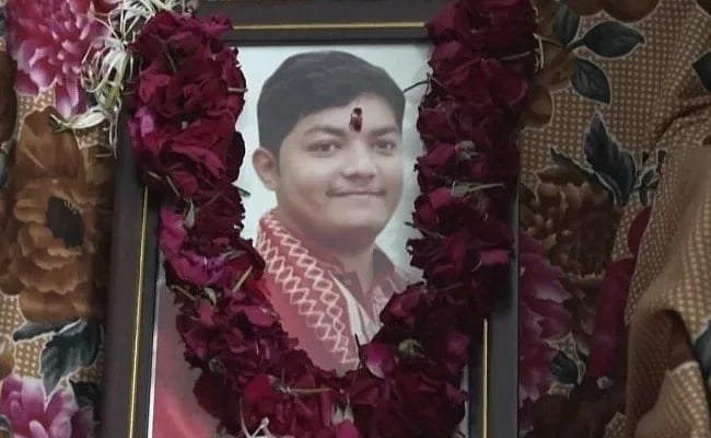 “என் மகன் என்கிட்ட சொன்னான்.. அவன் மரணத்துக்கு இவர்கள்தான் காரணம்”-IIT மாணவன் இறப்பு குறித்து தந்தை கதறல்