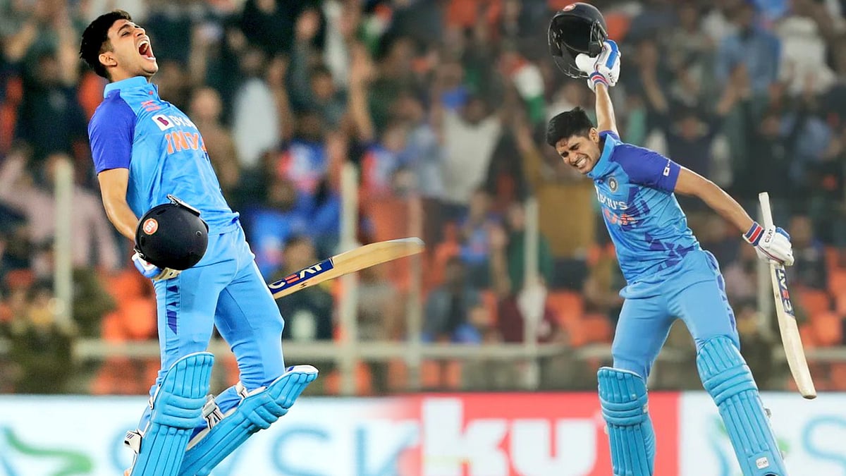 54 பந்துகளில் அதிரடி சதம்.. நியூஸிலாந்தை கதறவிட்ட சுப்மன் கில்.. இளம்வயதில் படைத்த அறிய சாதனை ! 