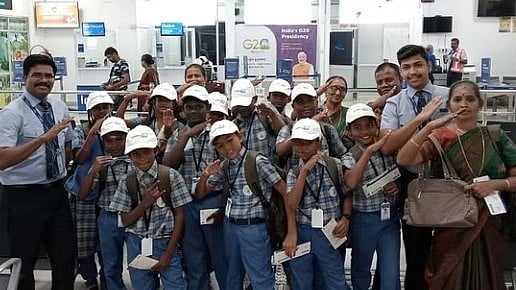 ஒருநாள் கூட லீவு போடாத 12 மாணவர்கள்.. தூத்துக்குடி to  சென்னைக்கு விமானம் மூலம் அழைத்து வந்த ஆசிரியர்!