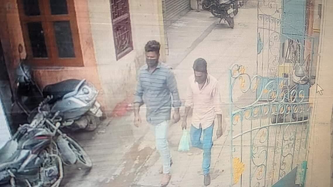 வாடகைக்கு வீடு கேட்பதுபோல் மூதாட்டியிடம் 8 சவரன் நகை கொள்ளை: முதல் திருட்டிலேயே  சிக்கிய வாலிபர்கள்!