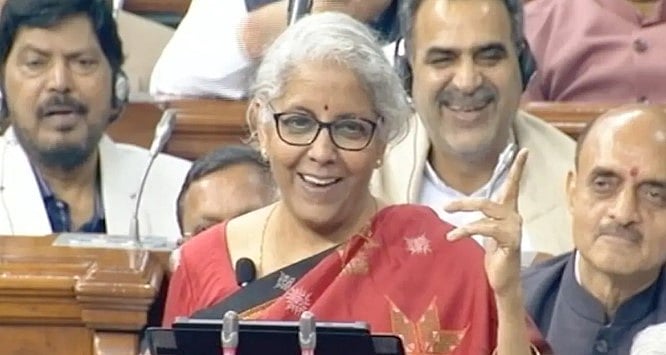 'என்ன Old Political-லா' : உளறிய அமைச்சர்: பட்ஜெட் உரையின் போது Sorry கேட்ட நிர்மலா சீதாராமன்!