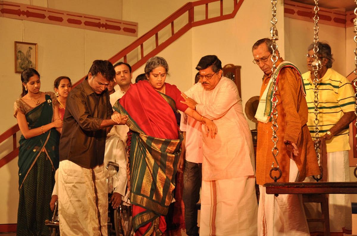 பொன்னியின் செல்வனில் நடித்த மூத்த நடிகரின் சம்பளத்தை கொடுக்காமல் இழுத்தடித்த படக்குழு: தீர்வு கிடைத்ததா?