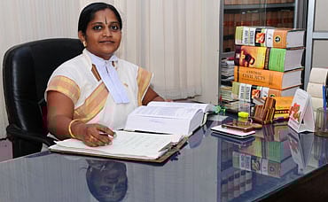 சிறுபான்மையினருக்கு எதிராக கருத்து.. விக்டோரியா கெளரி நீதிபதியாக நியமிக்கப்பட்டதற்கு எதிரான மனு தள்ளுபடி!