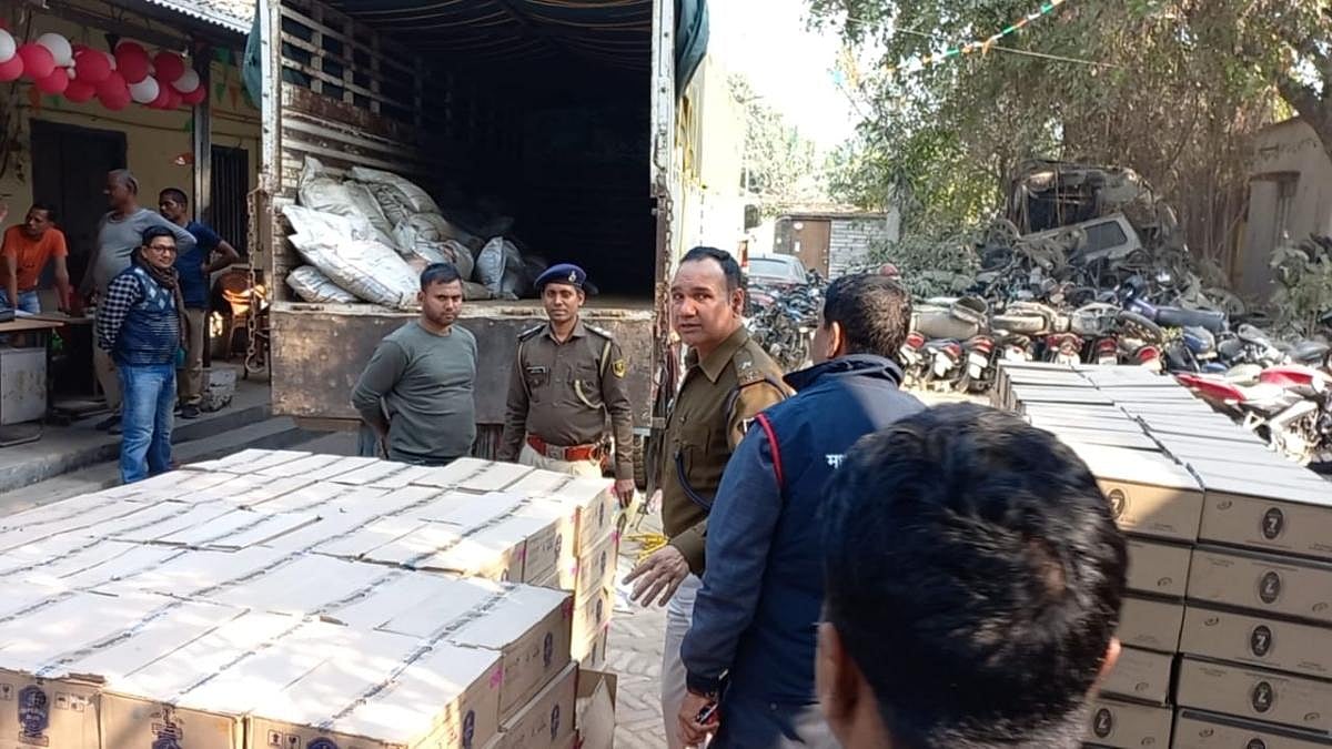 அப்போ ரயில் எஞ்சின்.. இப்போது தண்டவாளம்: பயன்படாத ரயில் நிலையங்களை குறிவைத்துத் திருடும் கும்பல்!