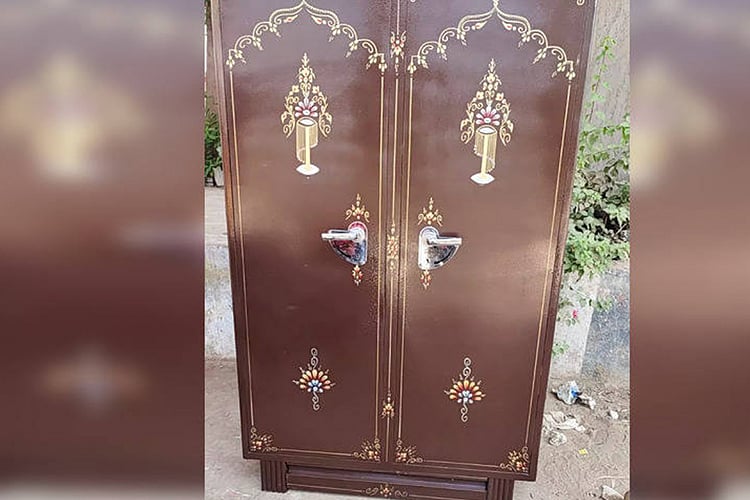 திருமணத்திற்கு சீர் வரிசையாக பழைய பீரோ..! - மணமகன் எடுத்த விபரீத முடிவுக்கு மணமகள் தக்க பதிலடி !