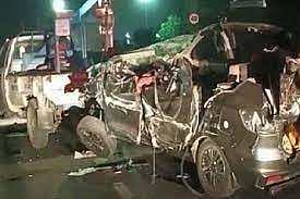 சாலையோரம் நின்று கொண்டிருந்த கண்டெய்னர் லாரி.. சட்டென்று மோதிய கார்.. இரவில் 5 பெண்களுக்கு நேர்ந்த சோகம்!