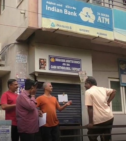 ரூ.200 கேட்டால் ரூ.500 கொடுத்த ATM.. வாடிக்கையாளர்களுக்கு பணத்தைத் தாராளமாக வழங்கியதால் பரபரப்பு!