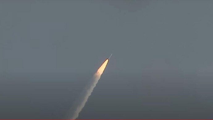 750 மாணவர்கள் தயாரித்த AzaadiSAT-2 செயற்கைகோளுடன் விண்ணில் பாய்ந்த SSLV-D2 ராக்கெட் : சிறப்புகள் என்ன?