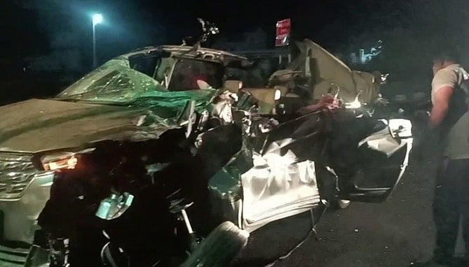 சாலையோரம் நின்று கொண்டிருந்த கண்டெய்னர் லாரி.. சட்டென்று மோதிய கார்.. இரவில் 5 பெண்களுக்கு நேர்ந்த சோகம்!