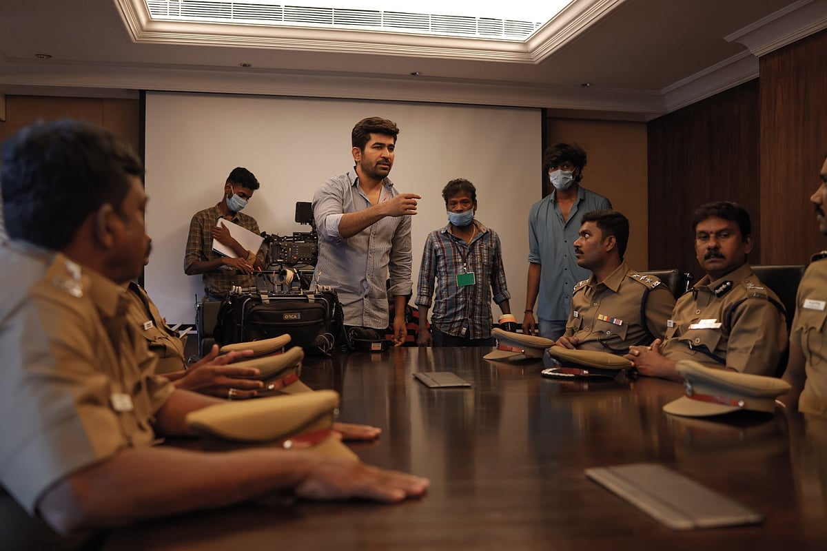 “என் தாடை, மூக்கு எலும்புகள் ஒன்னு சேந்துருச்சு..” - விபத்தில் சிக்கிய விஜய் ஆண்டனி ட்வீட் !