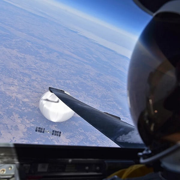 6 மீட்டர் இடைவெளியில் பறந்த அமெரிக்கா - சீன போர் விமானங்கள்.. நடந்தது என்ன ?