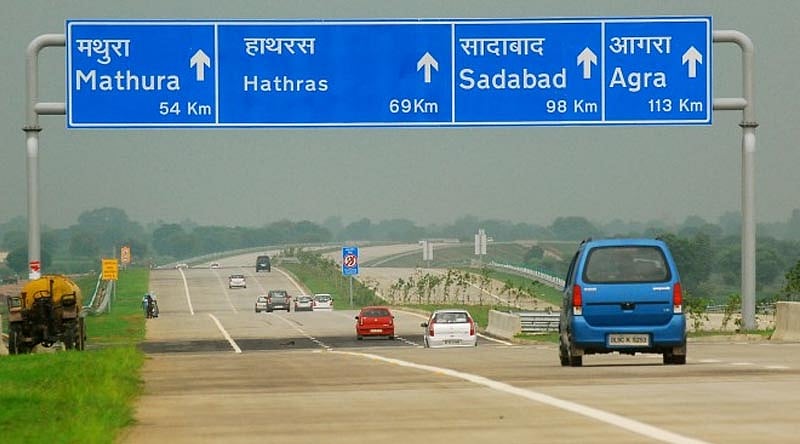 10 கிலோ மீட்டர் காருக்கு அடியில் இழுத்துச் செல்லப்பட்ட நபர்.. சுங்கச்சாவடியில் கண்டெடுக்கப்பட்ட உடல்!