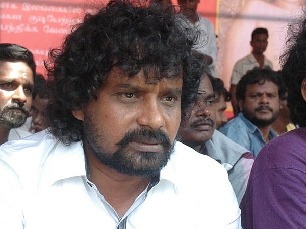 கண்டுகொள்ளாத பொதுமக்கள்.. ஆத்திரத்தில் திட்டிய நாம் தமிழர் கட்சி ஆதரவு இயக்குநர்- பிரச்சாரத்தில் சர்ச்சை!