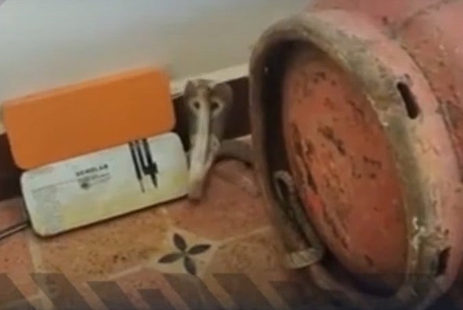 மக்களே உஷார்.. சமயலறையில் ‘உஷ்..’ என்று கேட்ட சத்தம்: சிலிண்டரை தூக்கி பார்த்தபோது காத்திருந்த அதிர்ச்சி!