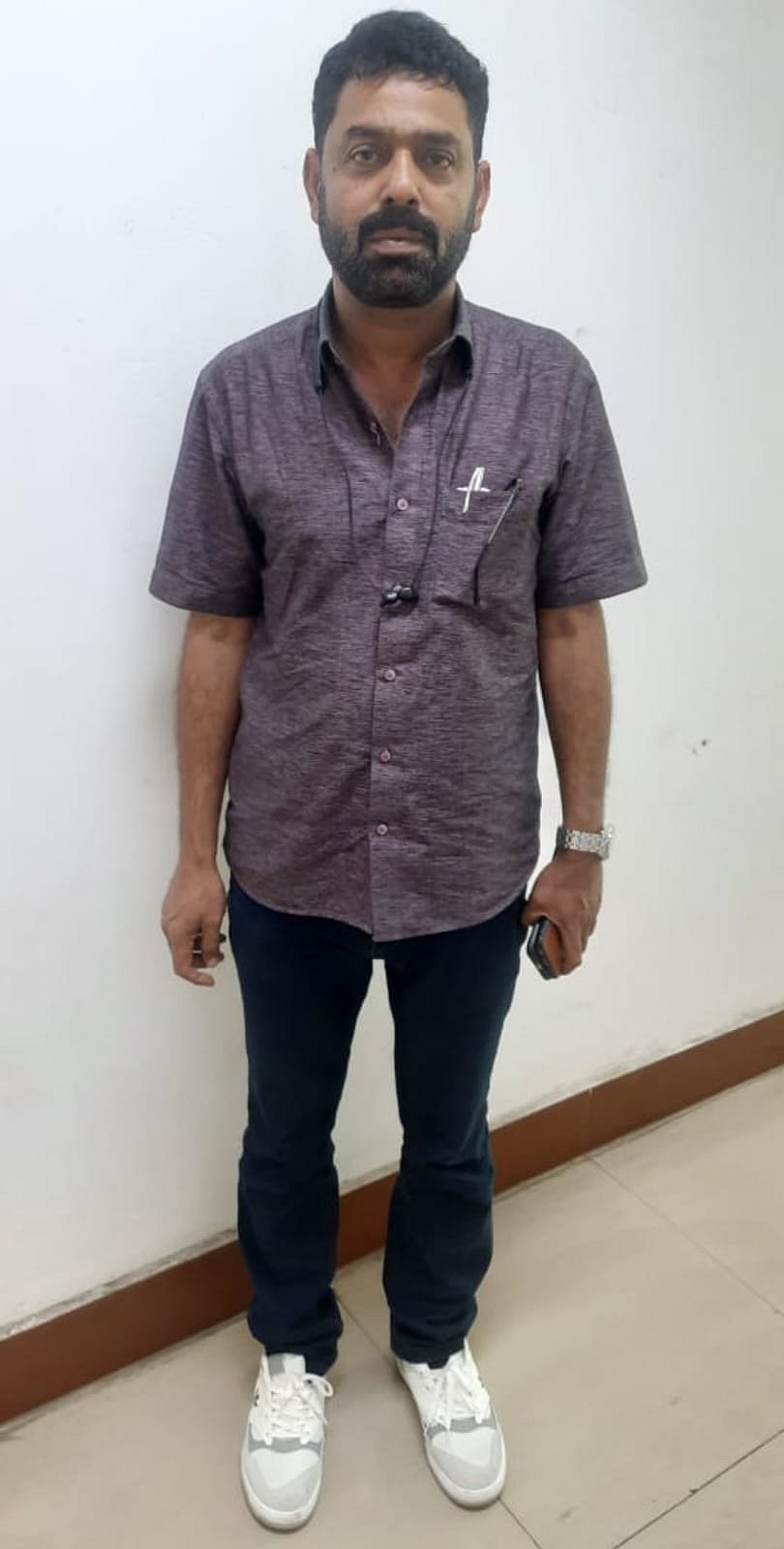 சிறுமியை வன்கொடுமை செய்துவிட்டு தலைமறைவாக இருந்த போக்சோ குற்றவாளி.. ஏர்போர்ட்டில் மடக்கி பிடித்த போலிஸ் !