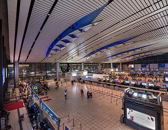 விமானநிலையம் வருவதற்கு தாமதம்.. இளைஞர் சொன்ன ஒரு வார்த்தையால் பதறிப்போன ஹைதராபாத் விமான நிலையம்!