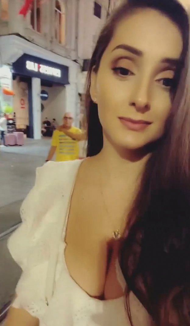 விமானநிலையத்தில் சுருண்டு விழுந்து விமான பணிப்பெண் உயிரிழப்பு .. ஆய்வில் வெளிவந்த அதிர்ச்சி காரணம் !