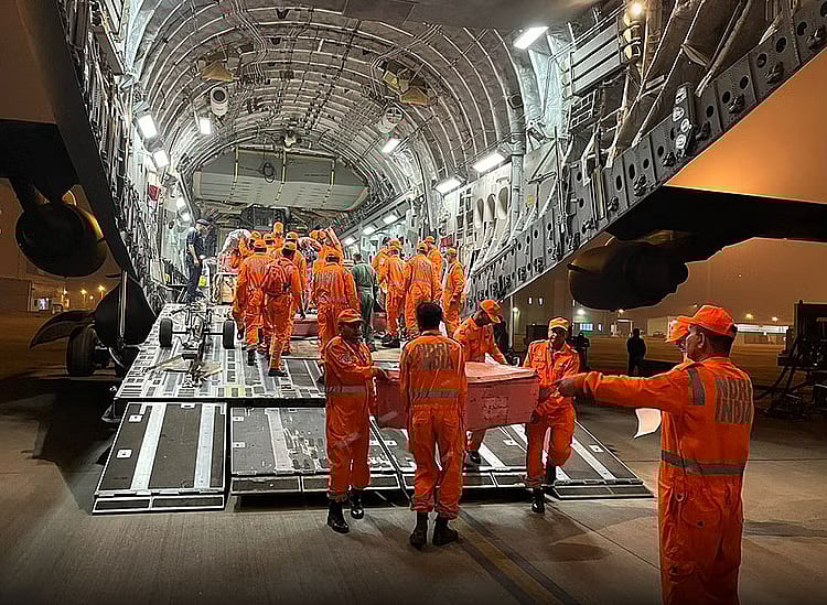 துருக்கி - சிரியா : பூகம்பத்தின் நடுவே பிறந்த அதிசய பெண் குழந்தை.. தத்தெடுக்க ஆர்வம் காட்டும் மக்கள்..!